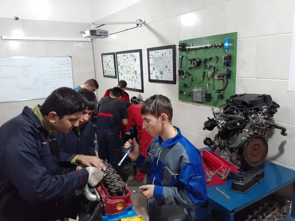 دوره آموزشی مکانیک و برق خودرو